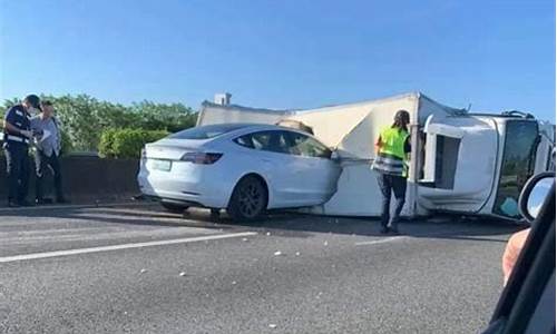 特斯拉撞击大货车官方解释_特斯拉撞货车